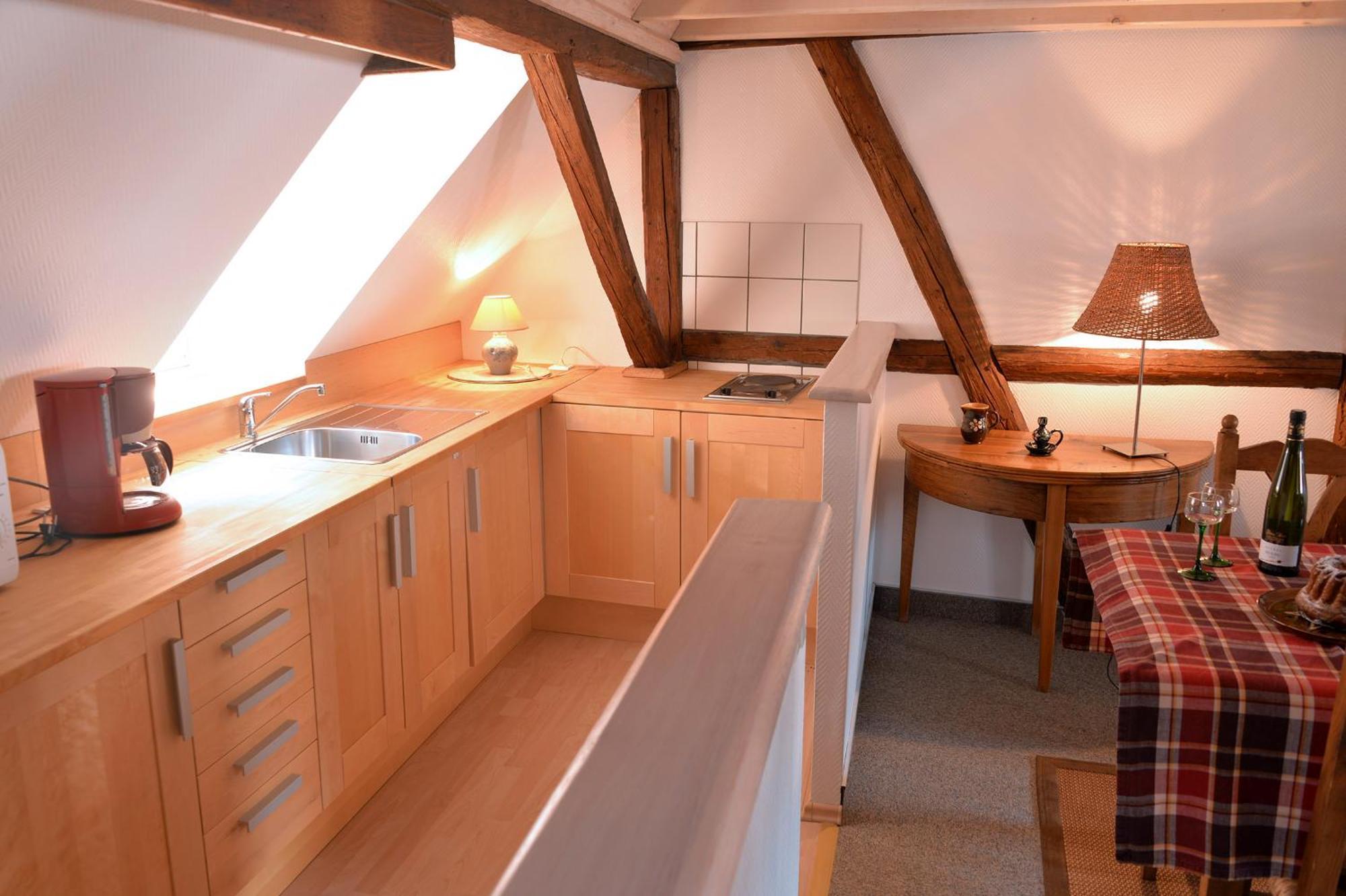 Domaine La Cour Des Nobles - Demeure, Maison Et Appartements Au Coeur De Riquewihr Rom bilde