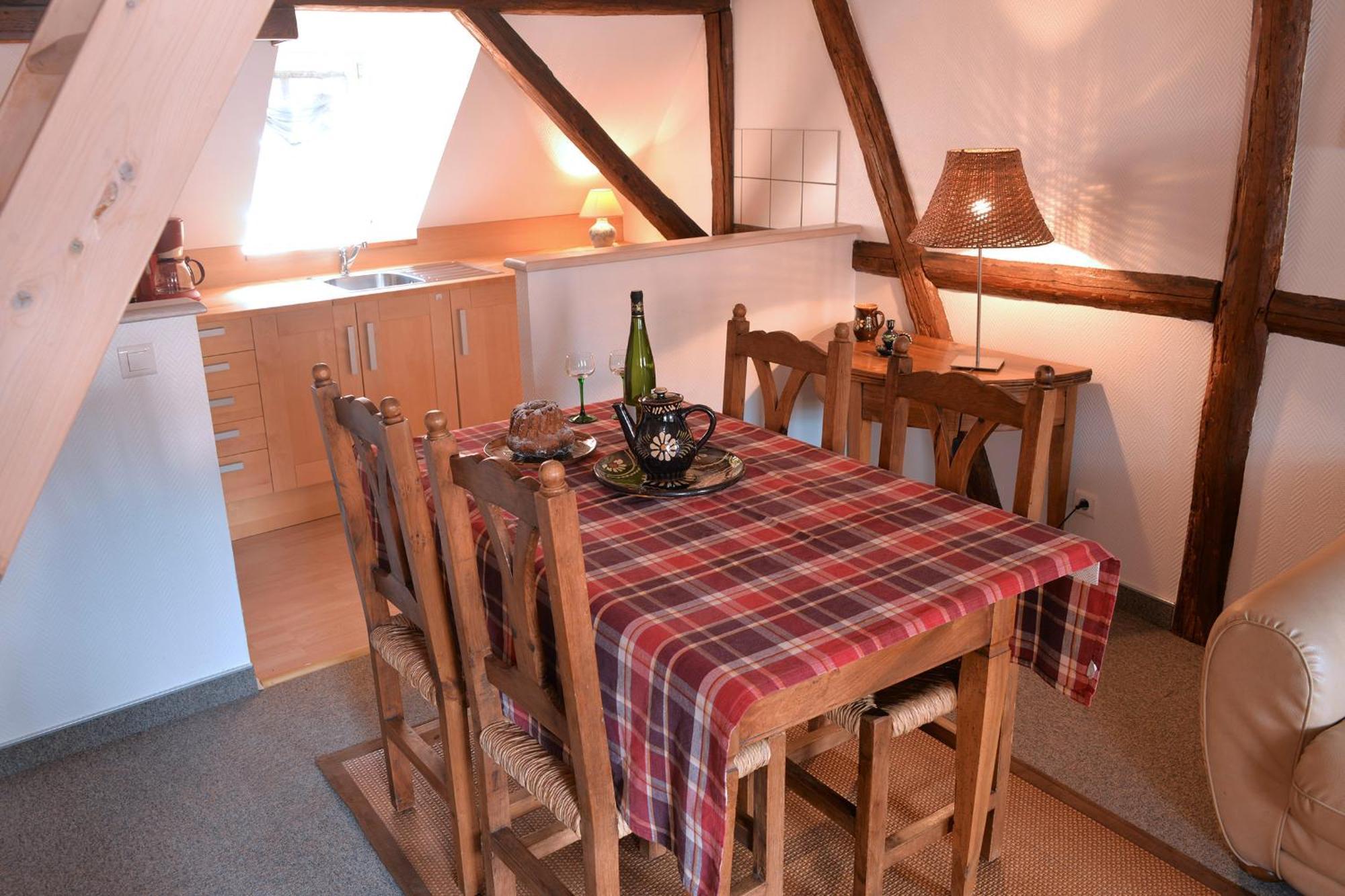 Domaine La Cour Des Nobles - Demeure, Maison Et Appartements Au Coeur De Riquewihr Rom bilde